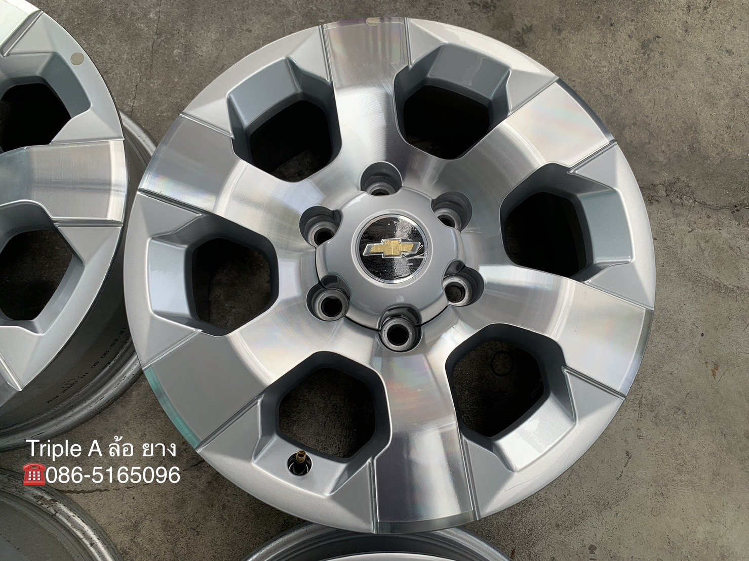 ล้อแม็ก Chevrolet Colorado ขอบ 17 สีบอร์นหน้าเงา สวยมาก ล้อแม็ก Chevrolet Colorado ขอบ 17 สีบอร์นหน้าเงา สวยมาก