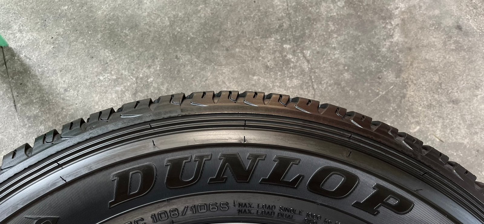 ยางใหม่ป้ายแดง 225-70-17 Dunlop ปี 24 ใหม่กริ๊บ ถอดจากโชว์รูม ยางใหม่ป้ายแดง 225-70-17 Dunlop ปี 24 ใหม่กริ๊บ ถอดจากโชว์รูม