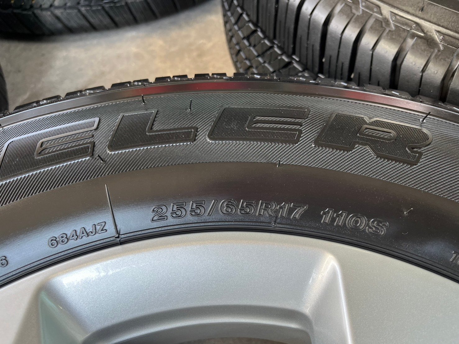 ล้อแม็กป้ายแดง ISUZU D-Max รุ่นใหม่ล่าสุด ขอบ 17 พร้อมยางป้ายแดง 255-65-17 Bridgestone ปี 24 ล้อแม็กป้ายแดง ISUZU D-Max รุ่นใหม่ล่าสุด ขอบ 17 พร้อมยางป้ายแดง 255-65-17 Bridgestone ปี 24
