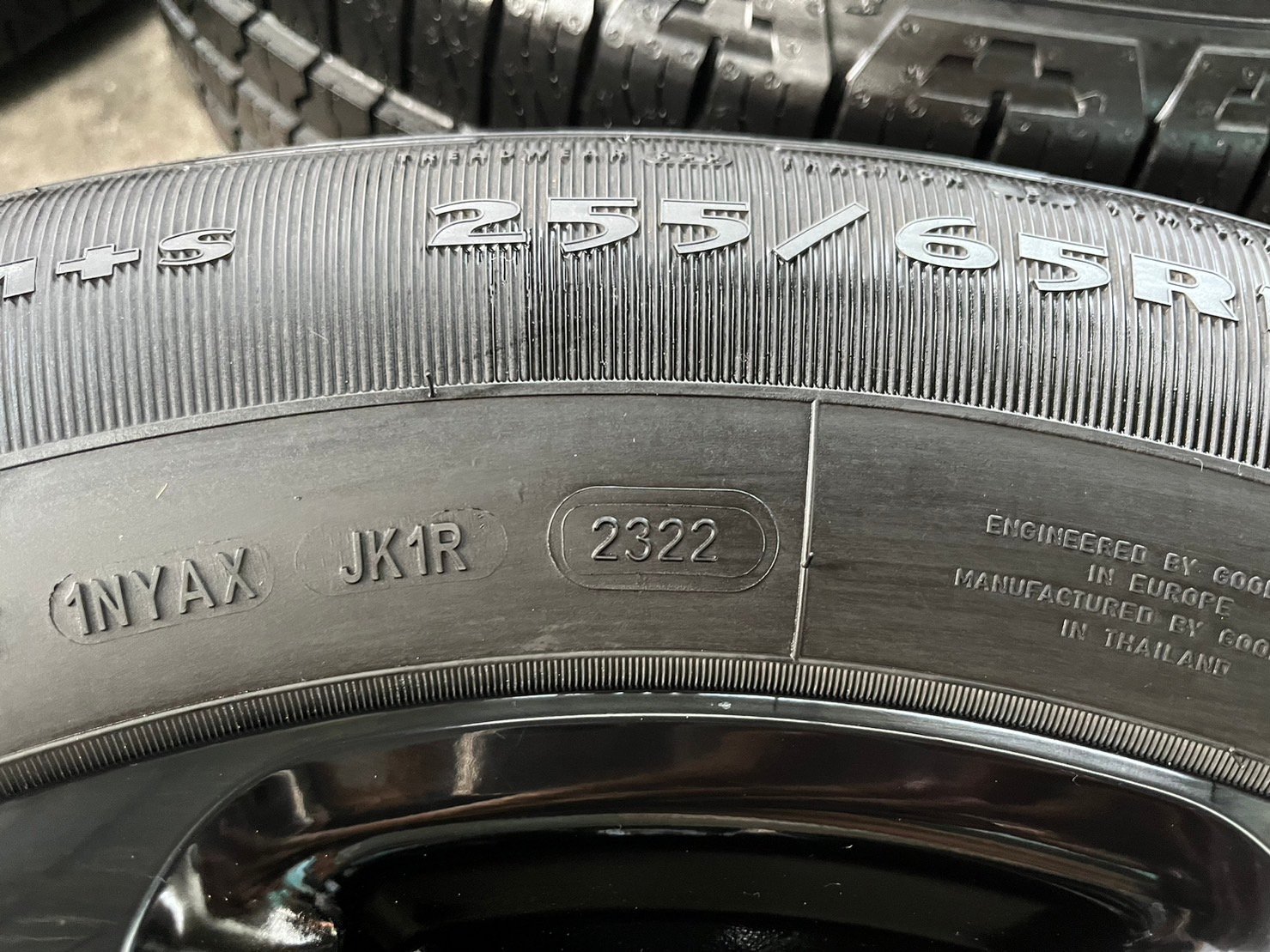 ล้อแม็ก Ford Wildtrek ขอบ 18 สีดำ พร้อมยาง 255-65-18 Goodyear ปี 22 ล้อแม็ก Ford Wildtrek ขอบ 18 สีดำ พร้อมยาง 255-65-18 Goodyear ปี 22