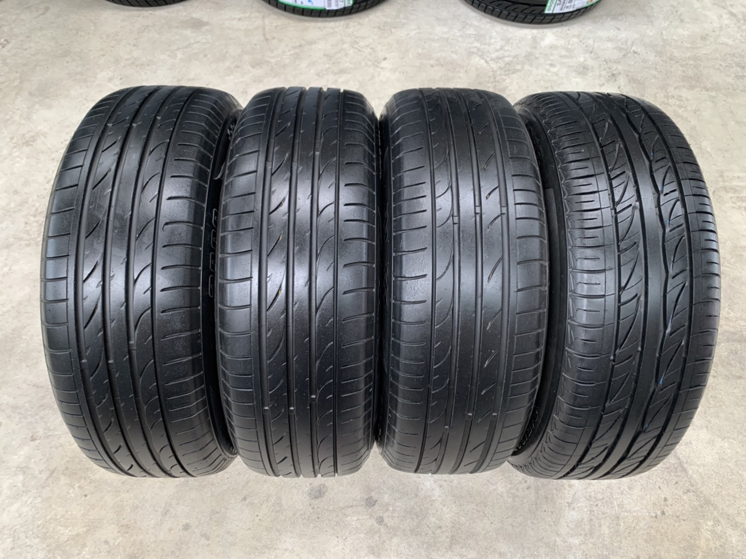 ล้อแม็ก Toyota Camry ลาย 8 ก้าน ขอบ 16 พร้อมยาง 215-60-16 ปลายปี 17 ล้อแม็ก Toyota Camry ลาย 8 ก้าน ขอบ 16 พร้อมยาง 215-60-16 ปลายปี 17