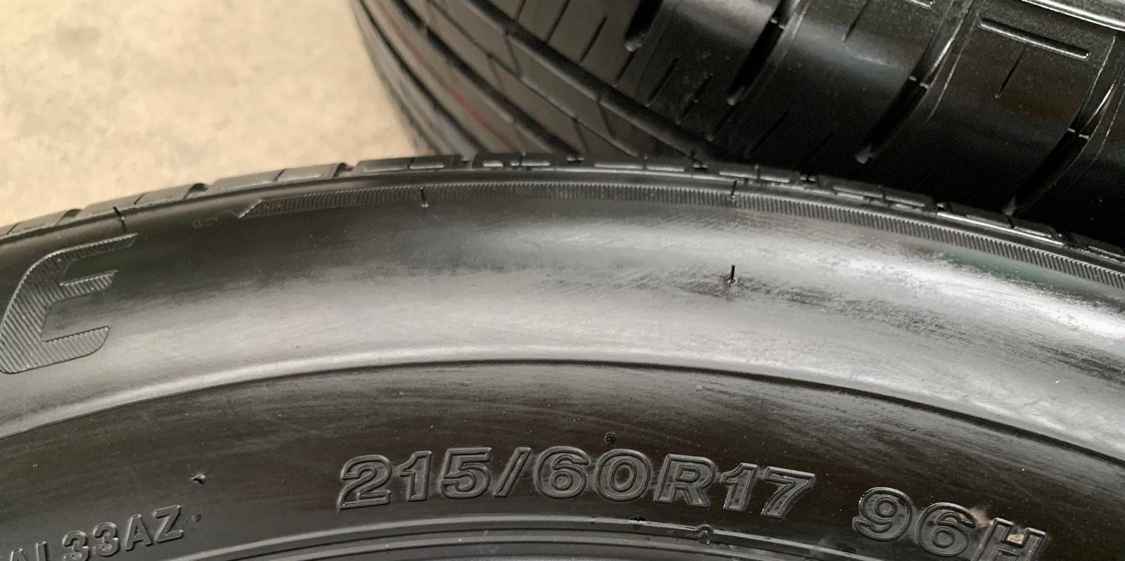 ยางใหม่ป้ายแดง 215-60-17 Bridgestone ปี 23 ใหม่กริ๊บ ยางใหม่ป้ายแดง 215-60-17 Bridgestone ปี 23 ใหม่กริ๊บ