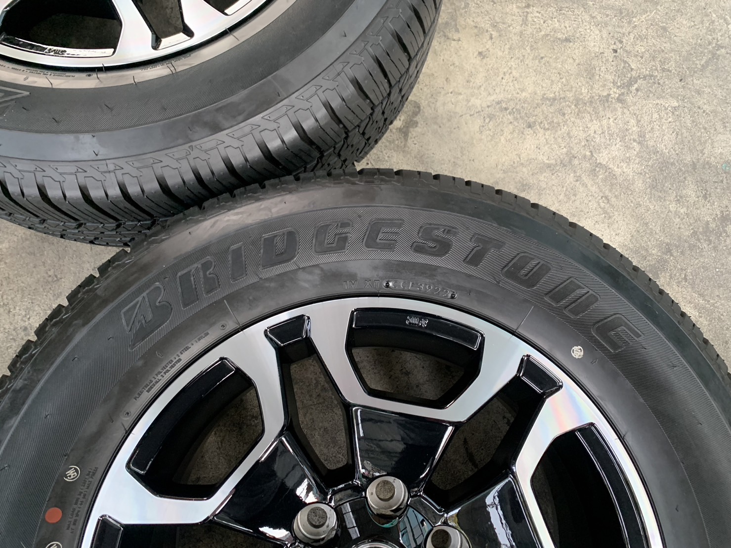 ล้อแม็กป้ายแดง Toyota Revo รุ่นใหม่ล่าสุด ขอบ 18 ดำหน้าเงา พร้อมยางใหม่ป้ายแดง 265-60-18 Bridgestone ปลายปี 22 ล้อแม็กป้ายแดง Toyota Revo รุ่นใหม่ล่าสุด ขอบ 18 ดำหน้าเงา พร้อมยางใหม่ป้ายแดง 265-60-18 Bridgestone ปลายปี 22