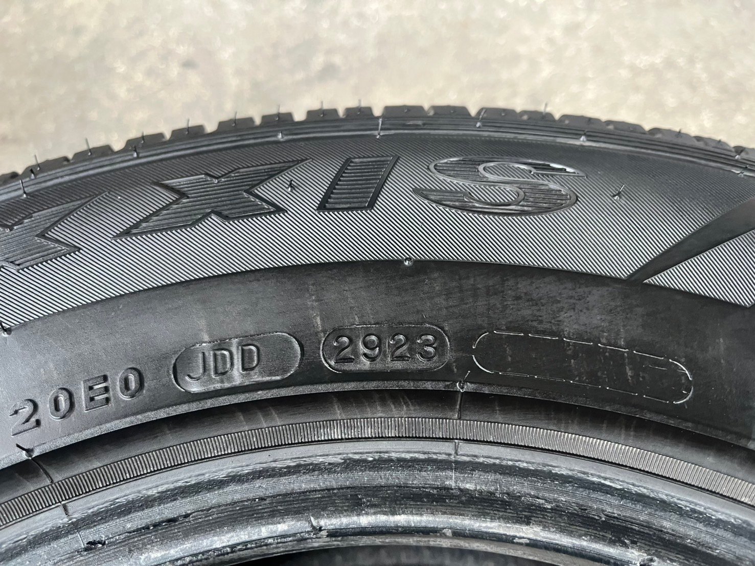 ยาง 215-70-15 Maxxis ปี 23 สภาพสวย ใส่กับ รถกระบะตัวเตี้ย ได้ทุกรุ่น
