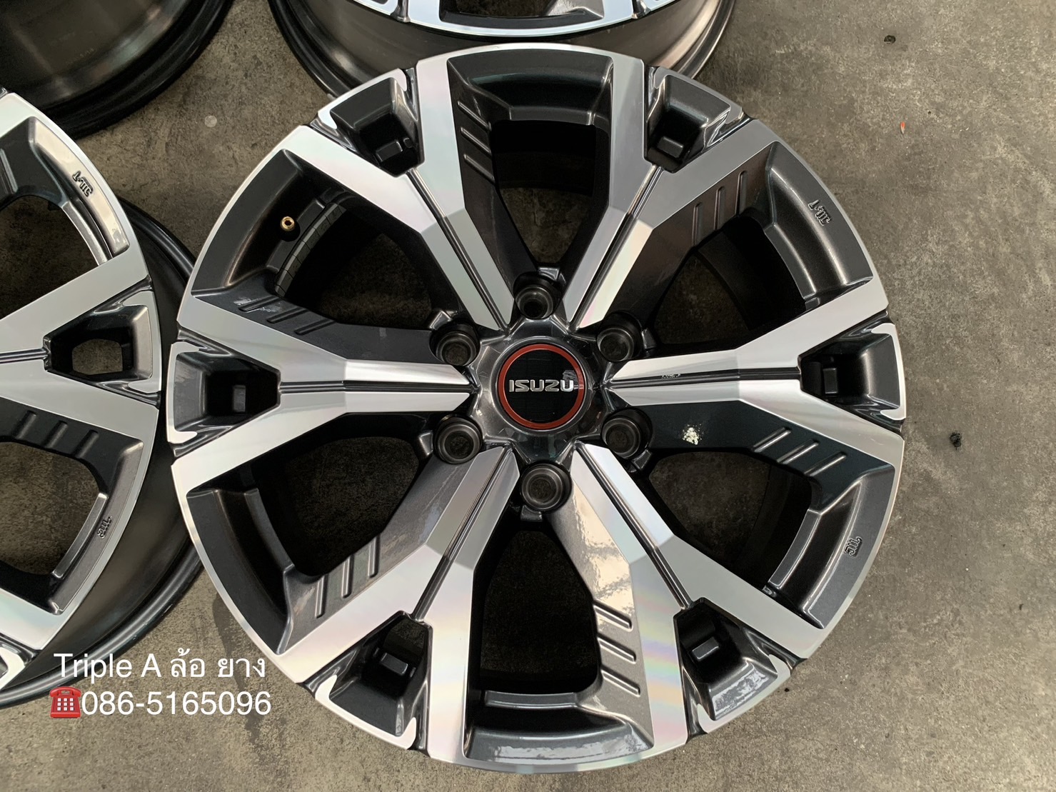 ล้อแม็กป้ายแดง ISUZU D-Max รุ่นใหม่ ขอบ 18 ดำหน้าเงา สวยกริ๊บ ล้อแม็กป้ายแดง ISUZU D-Max รุ่นใหม่ ขอบ 18 ดำหน้าเงา สวยกริ๊บ