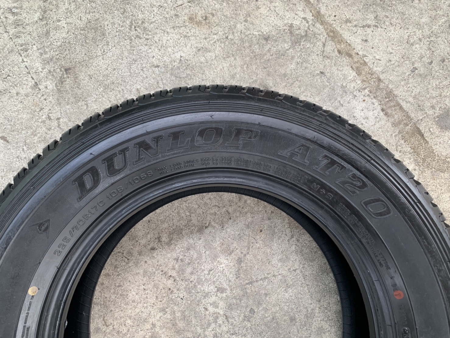 ยางใหม่ป้ายแดง 225-70-17 Dunlop ปลายปี 21 ใส่กับ รถกระบะตัวเตี้ย ,รถกระบะตัวสูง ได้ทุกรุ่น