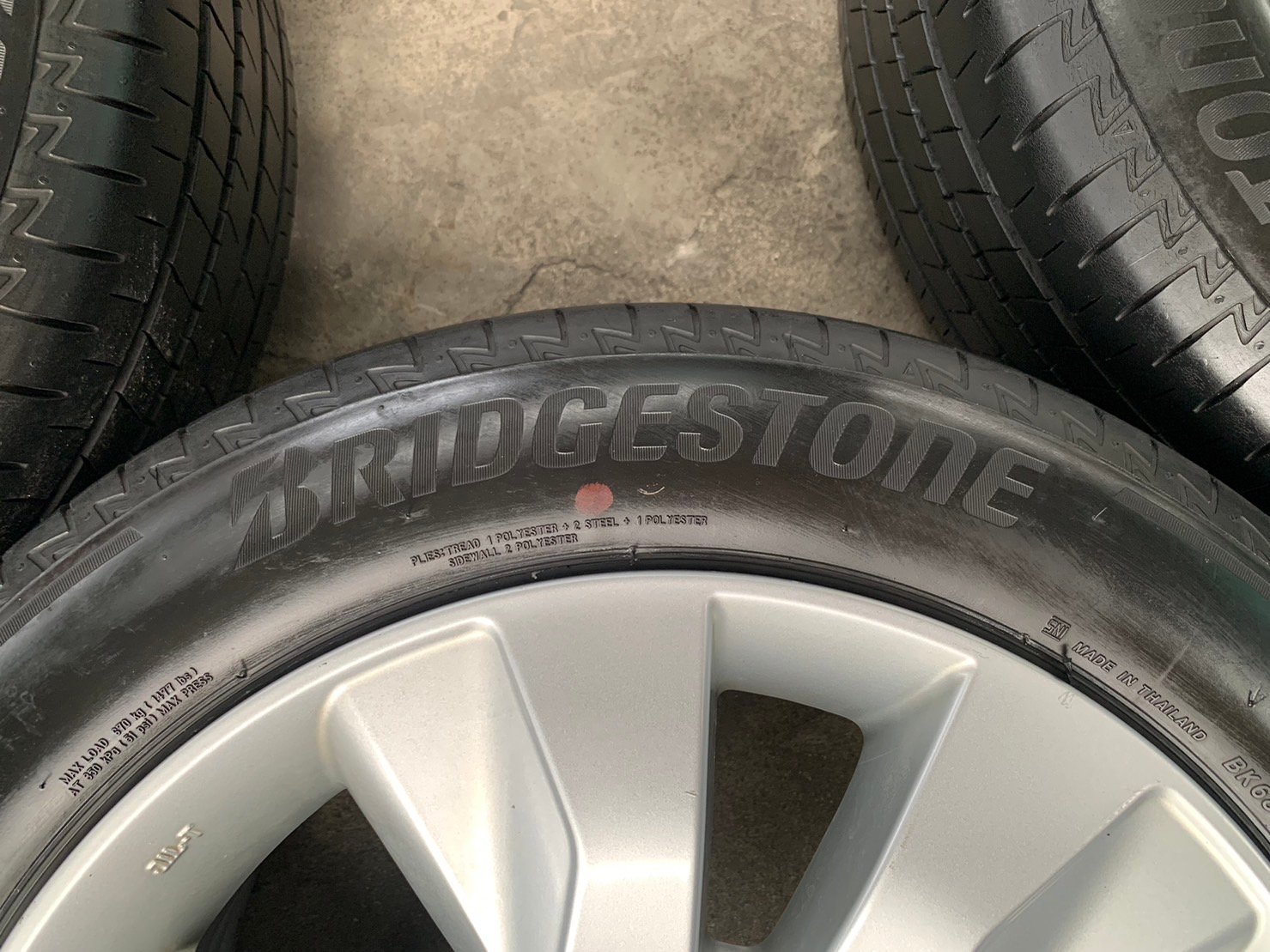 ล้อแม็ก Toyota ขอบ 17 พร้อมยาง 215-55-17 Bridgestone ปี 19 ใส่กับ รถตู้ Commuter 6รู139 ได้เลย