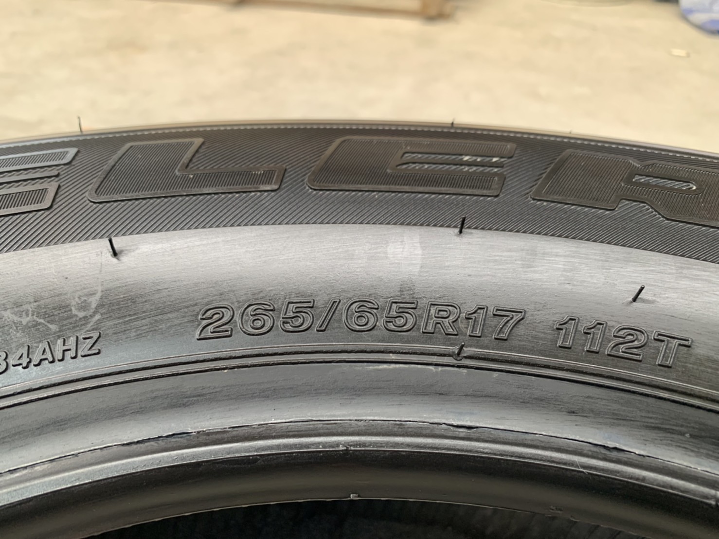 ยางใหม่ป้ายแดง 265-65-17 Bridgestone ปี 22 ใหม่ยกห้าง ถอดจากโชว์รูม ยางใหม่ป้ายแดง 265-65-17 Bridgestone ปี 22 ใหม่ยกห้าง ถอดจากโชว์รูม