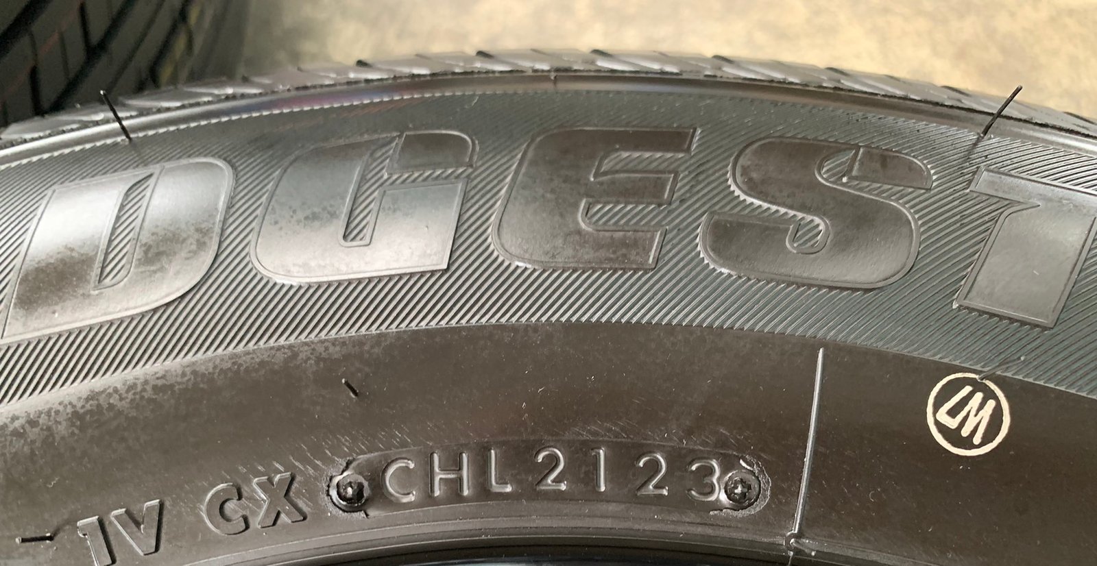 ยางใหม่ป้ายแดง 215-70-16 Bridgestone ปี 23 ใหม่กริ๊บ ใส่กับ รถตู้ ,รถกระบะตัวเตี้ย ได้เลย ยางใหม่ป้ายแดง 215-70-16 Bridgestone ปี 23 ใหม่กริ๊บ ใส่กับ รถตู้ ,รถกระบะตัวเตี้ย ได้เลย