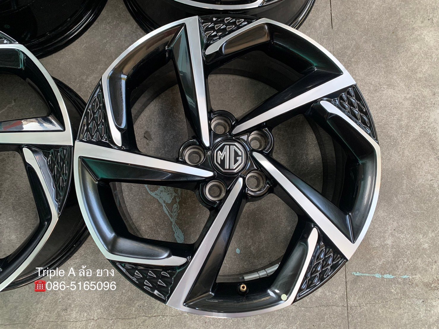 ล้อแม็กป้ายแดง MG5 ตัวท็อป รุ่นใหม่ล่าสุด ขอบ 17 ใหม่กริ๊บๆ ถอดจากรถป้ายแดง ล้อแม็กป้ายแดง MG5 ตัวท็อป รุ่นใหม่ล่าสุด ขอบ 17 ใหม่กริ๊บๆ ถอดจากรถป้ายแดง