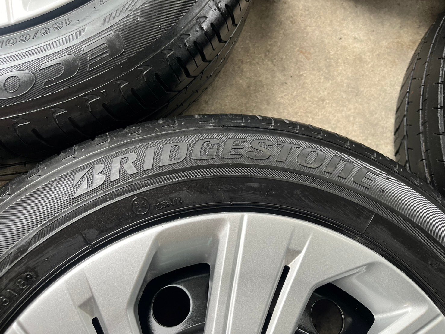 ล้อกระทะ 4รู100 Honda ขอบ 15 พร้อมยาง 185-60-15 Bridgestone ปลายปี 18