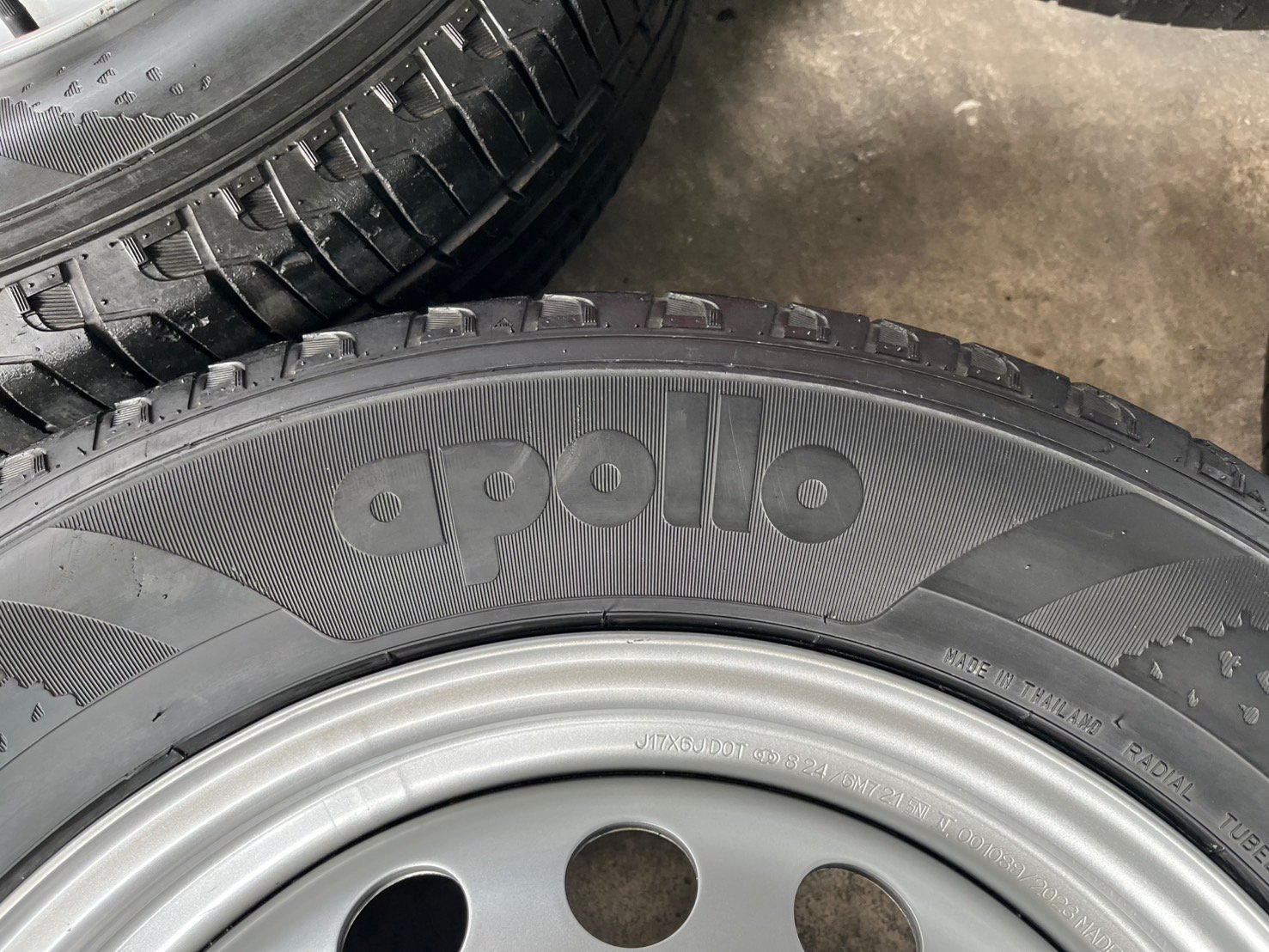 ล้อกระทะ 6รู139 Toyota ขอบ 17 แถมยาง 225-65-17 apollo ปี 19 ล้อกระทะ 6รู139 Toyota ขอบ 17 แถมยาง 225-65-17 apollo ปี 19