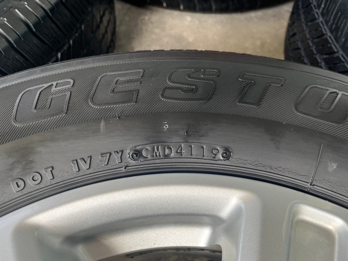 ล้อแม็ก Ford Ranger XLT ขอบ 17 สีบอร์น แถมยาง 255-65-17 Bridgestone ปลายปี 19 ล้อแม็ก Ford Ranger XLT ขอบ 17 สีบอร์น แถมยาง 255-65-17 Bridgestone ปลายปี 19