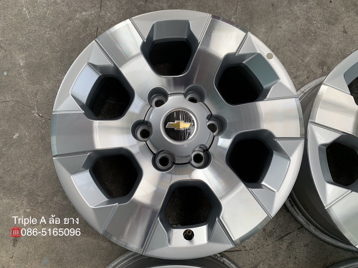 ล้อแม็ก Chevrolet Colorado ขอบ 17 สีบอร์นหน้าเงา สวยมาก ล้อแม็ก Chevrolet Colorado ขอบ 17 สีบอร์นหน้าเงา สวยมาก