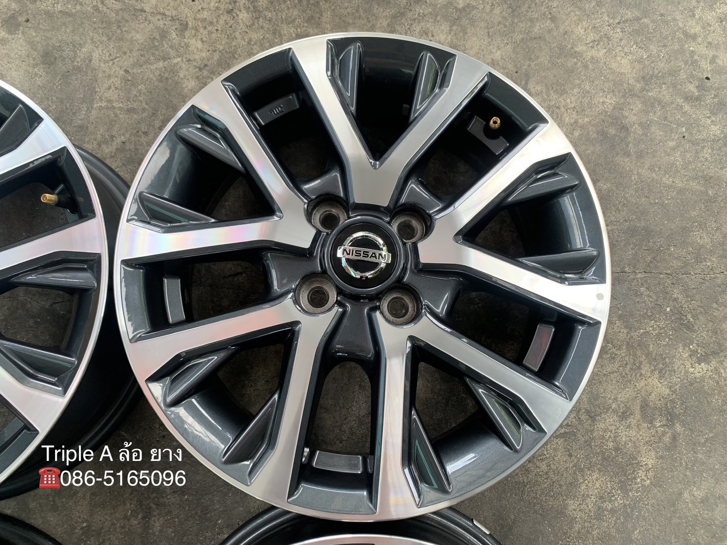 ล้อแม็กป้ายแดง Nissan Almera Sportech ขอบ 15 เทาหน้าเงา สวยกริ๊บ ล้อแม็กป้ายแดง Nissan Almera Sportech ขอบ 15 เทาหน้าเงา สวยกริ๊บ