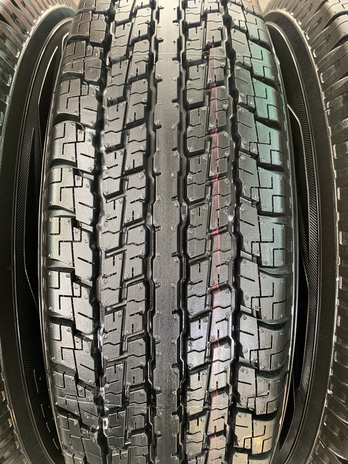 ยางป้ายแดง 205R16 Yokohama ปลายปี 22 เหมาะสำหรับ รถกระบะตัวเตี้ย ,รถกระบะสายบรรทุก ยางป้ายแดง 205R16 Yokohama ปลายปี 22 เหมาะสำหรับ รถกระบะตัวเตี้ย ,รถกระบะสายบรรทุก