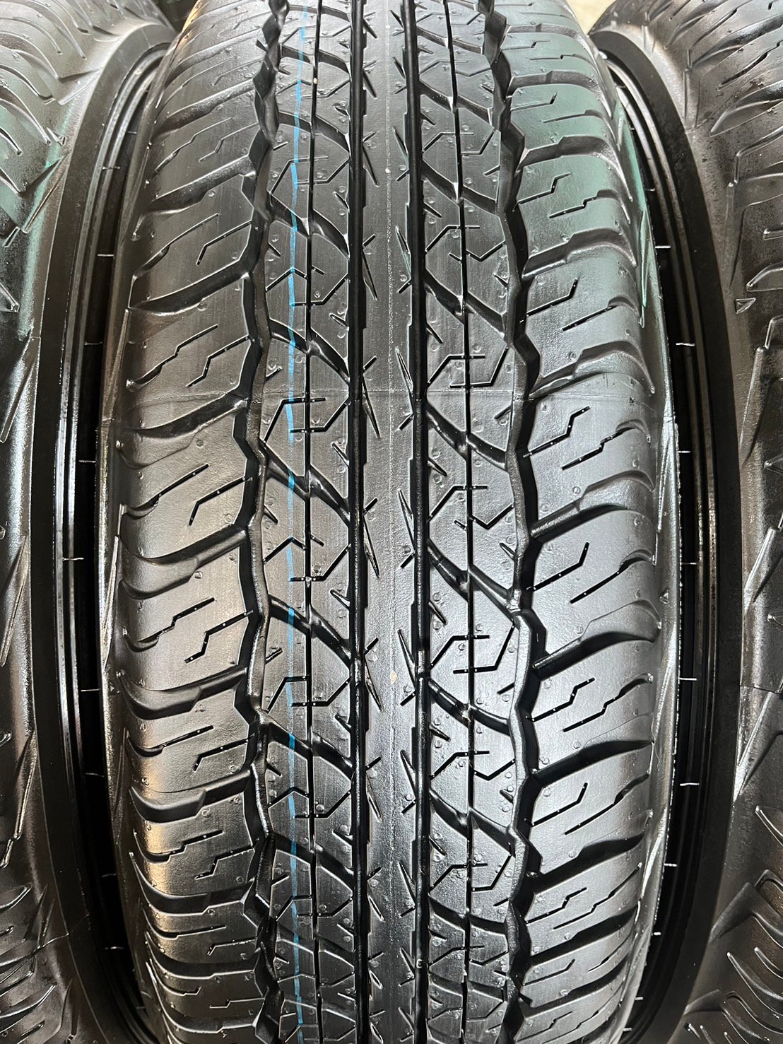 ยางใหม่ป้ายแดง 225-70-17 Dunlop ปี 24 ใหม่กริ๊บ ถอดจากโชว์รูม ยางใหม่ป้ายแดง 225-70-17 Dunlop ปี 24 ใหม่กริ๊บ ถอดจากโชว์รูม