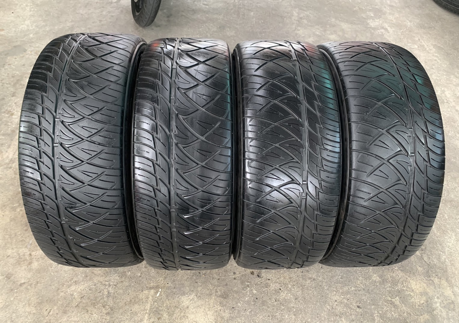 ล้อแม็ก Ford Everest ขอบ 20 เทาหน้าเงา พร้อมยาง 265-50-20 NITTO ปี 20 ล้อแม็ก Ford Everest ขอบ 20 เทาหน้าเงา พร้อมยาง 265-50-20 NITTO ปี 20