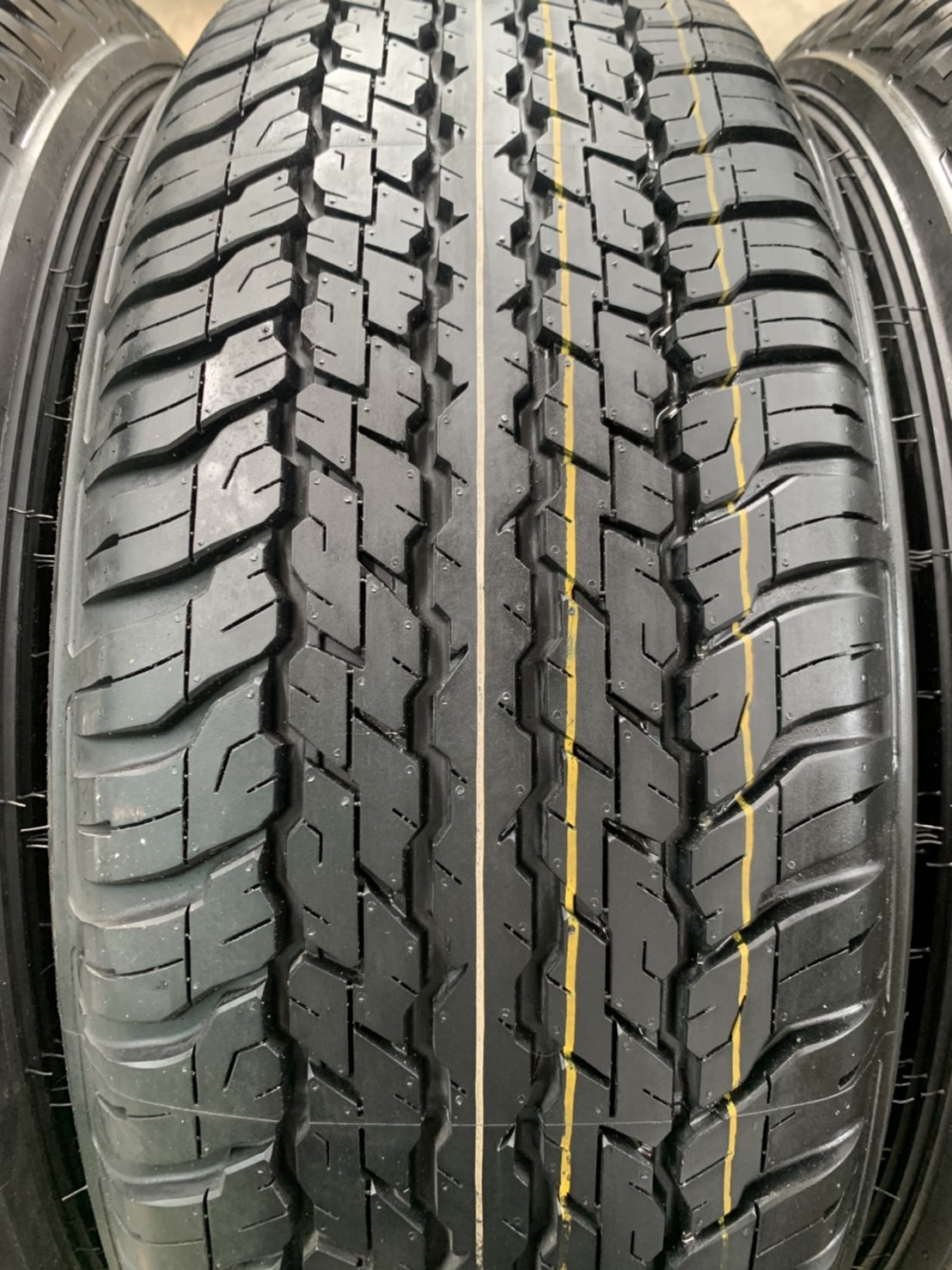 ยางใหม่ป้ายแดง 265-65-17 Dunlop ปี 22 ใหม่ยกห้าง สวยกริ๊บ เหมาะสำหรับ รถกระบะตัวสูง และ SUV ทุกรุ่น ยางใหม่ป้ายแดง 265-65-17 Dunlop ปี 22 ใหม่ยกห้าง สวยกริ๊บ เหมาะสำหรับ รถกระบะตัวสูง และ SUV ทุกรุ่น