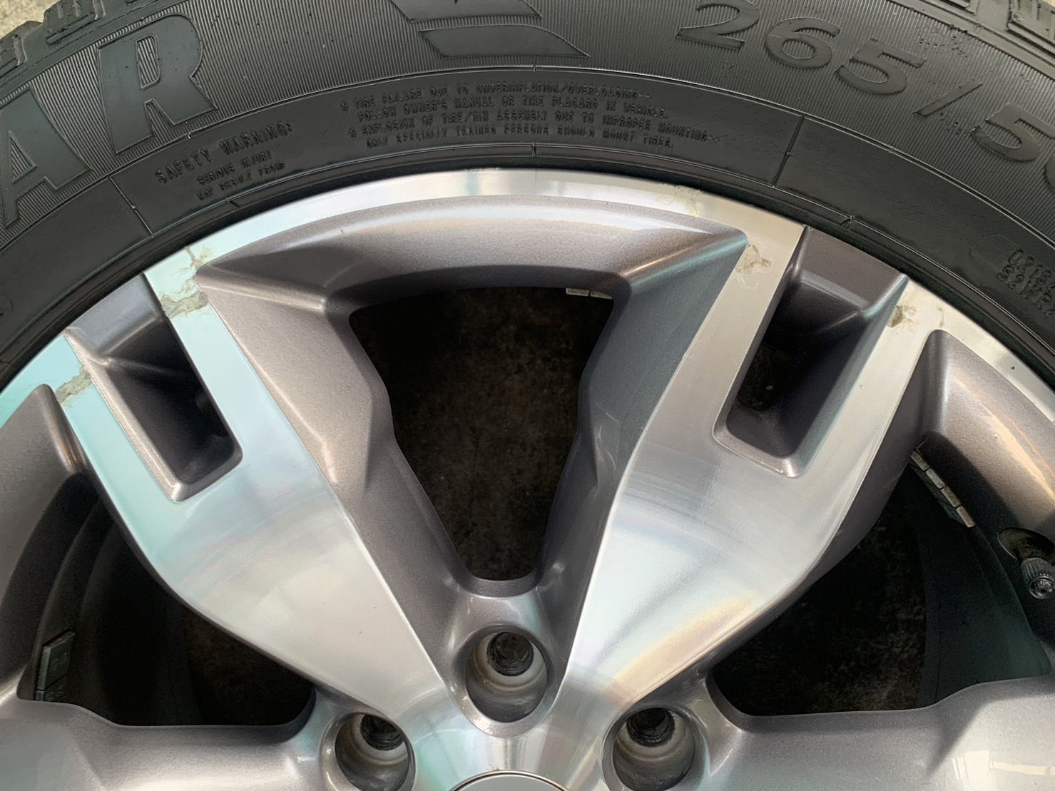 ล้อแม็ก Ford Everest ขอบ 20 สีเทาหน้าเงา แถมยาง 265-50-20 GoodYear ปี 18 ล้อแม็ก Ford Everest ขอบ 20 สีเทาหน้าเงา แถมยาง 265-50-20 GoodYear ปี 18