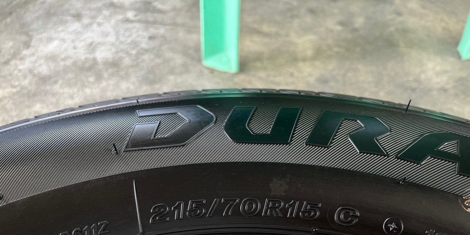 ยางป้ายแดง 215-70-15 Bridgestone ปลายปี 23 สวยกริ๊บ