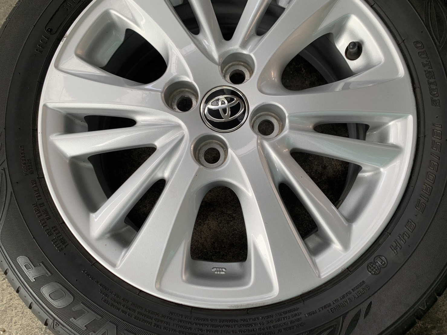 ล้อแม็ก Toyota Yaris Ativ ขอบ 15 พร้อมยาง 185-60-15 Dunlop ปลายปี 18 ล้อแม็ก Toyota Yaris Ativ ขอบ 15 พร้อมยาง 185-60-15 Dunlop ปลายปี 18