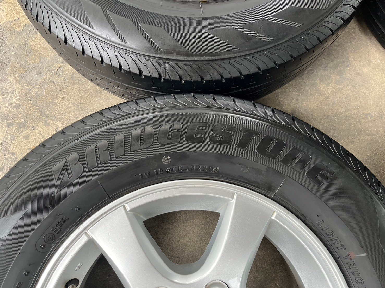 ล้อแม็ก ISUZU D-Max Patinum ขอบ 15 พร้อมยาง 215-70-15 Bridgestone ปี 20 ล้อแม็ก ISUZU D-Max Patinum ขอบ 15 พร้อมยาง 215-70-15 Bridgestone ปี 20