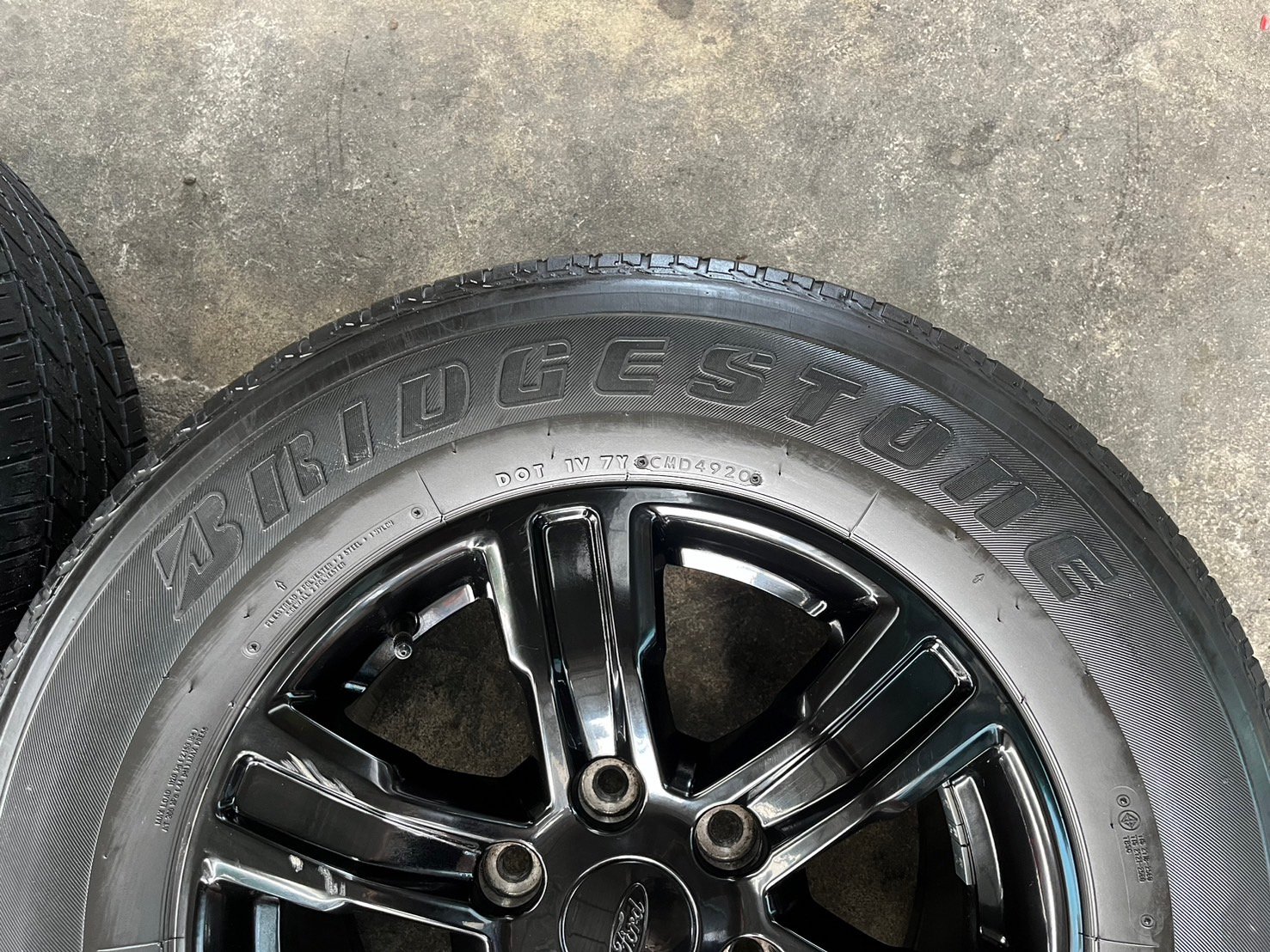 ล้อแม็ก Ford Ranger XLT ขอบ 17 สีดำ พร้อมยาง 265-65-17 Bridgestone ปลายปี 20