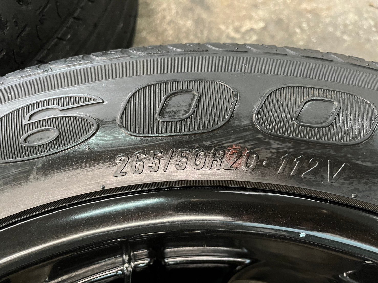 ล้อแม็ก 6รู139 ขอบ 20 สีดำ แถมยาง 265-50-20 Maxxis ปี 19 ล้อแม็ก 6รู139 ขอบ 20 สีดำ แถมยาง 265-50-20 Maxxis ปี 19