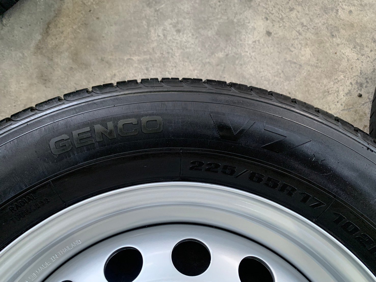 ล้อกระทะ 6รู139 Toyota ขอบ 17 พร้อมยาง 225-65-17 GENCOTIRE ล้อกระทะ 6รู139 Toyota ขอบ 17 พร้อมยาง 225-65-17 GENCOTIRE