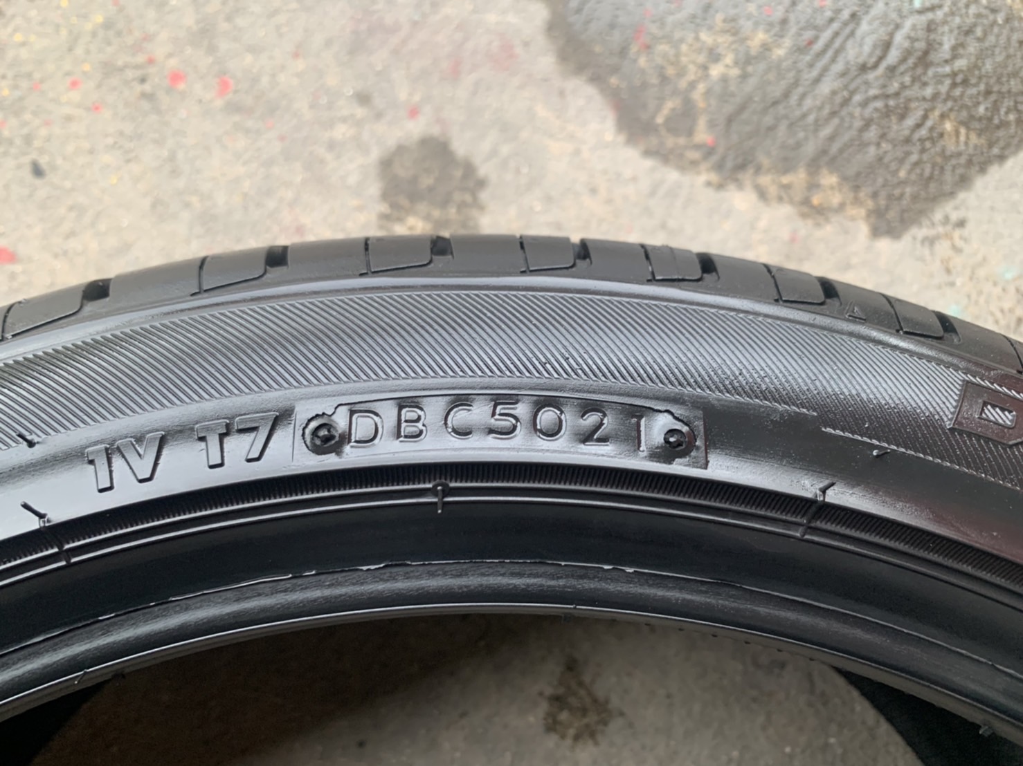 ยางใหม่ 225-40-18 DAYTON ผลิตโดย บริษัท Bridgestone ปลายปี 21