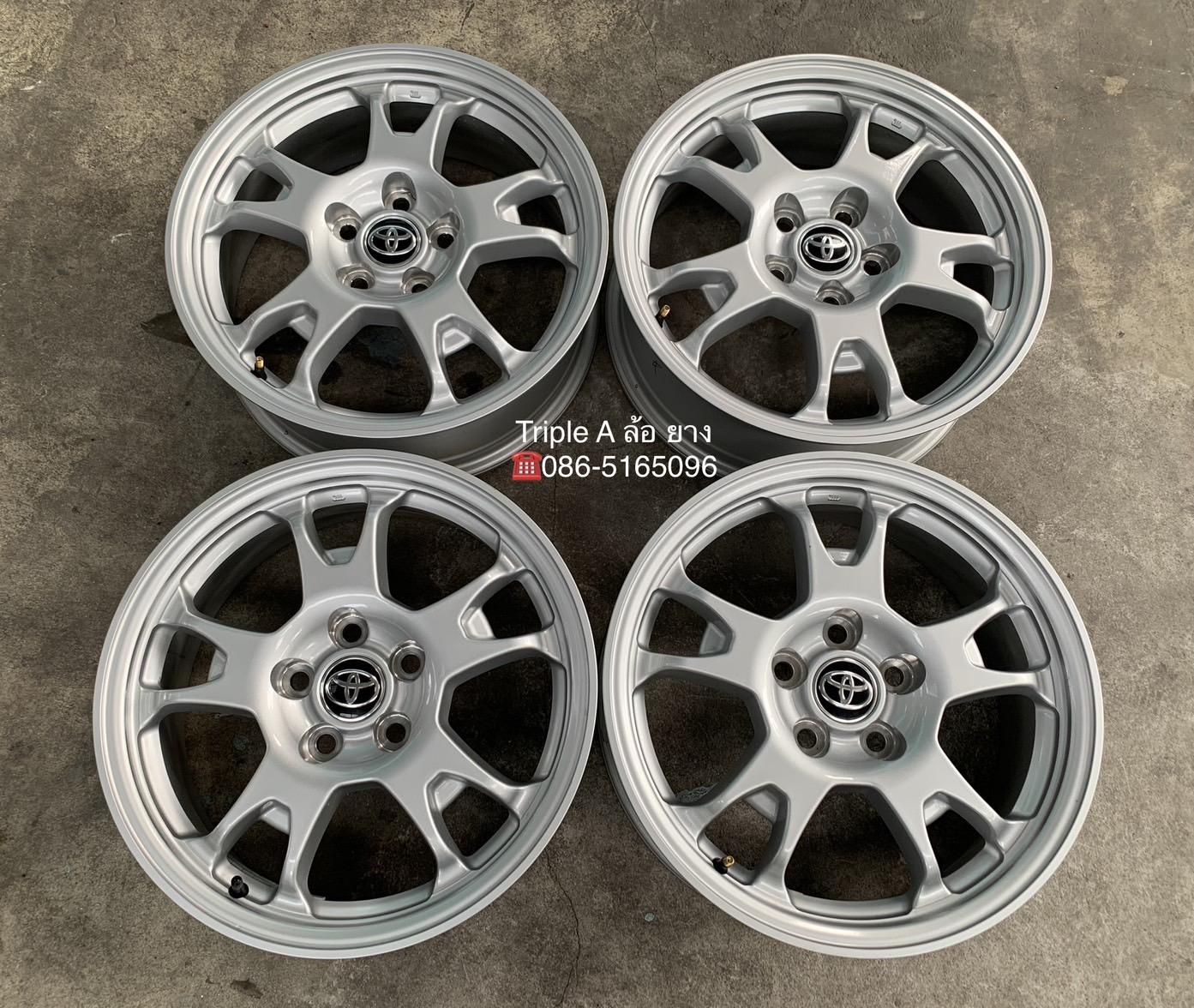 ล้อแม็กป้ายแดง Toyota Corolla Cross ขอบ 17 สีบอร์น ใส่กับ Revo Vigo Camry Innova ได้ ล้อแม็กป้ายแดง Toyota Corolla Cross ขอบ 17 สีบอร์น ใส่กับ Revo Vigo Camry Innova ได้