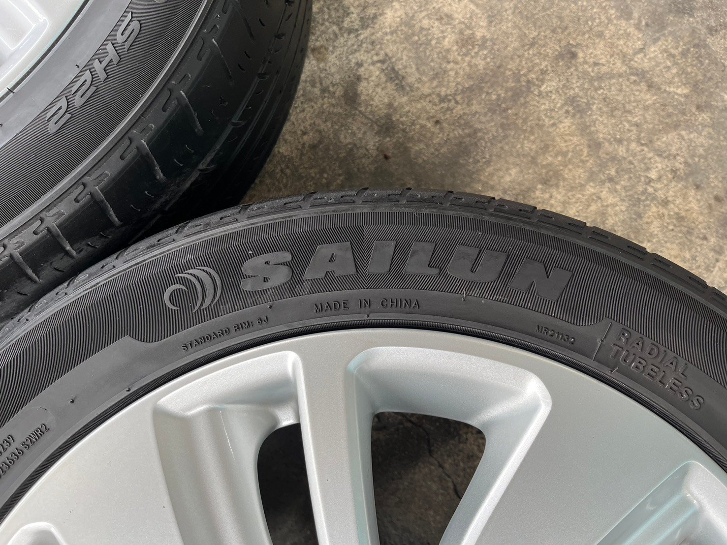 ล้อแม็ก Suzuki Swift ขอบ 16 พร้อมยาง 185-55-16 SAILUN ปลายปี 22