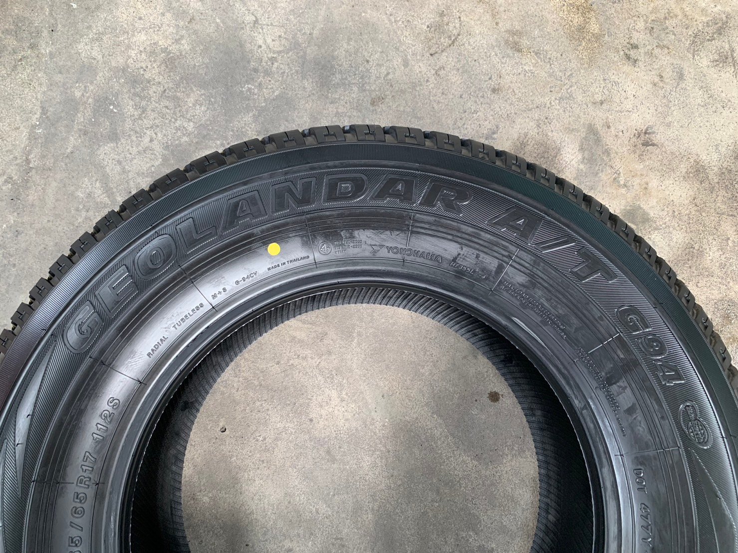 ยางใหม่ 265-65-17 Yokohama ปี 23 เหมาะสำหรับ รถกระบะตัวสูง และ SUV ทุกรุ่น ยางใหม่ 265-65-17 Yokohama ปี 23 เหมาะสำหรับ รถกระบะตัวสูง และ SUV ทุกรุ่น