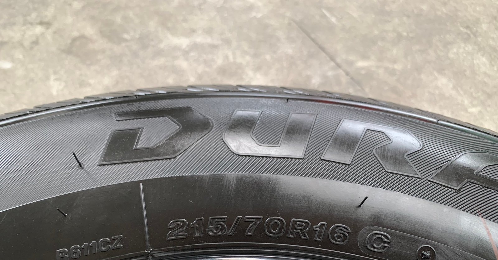 ยางใหม่ป้ายแดง 215-70-16 Bridgestone ปี 23 ใหม่กริ๊บ ใส่กับ รถตู้ ,รถกระบะตัวเตี้ย ได้เลย ยางใหม่ป้ายแดง 215-70-16 Bridgestone ปี 23 ใหม่กริ๊บ ใส่กับ รถตู้ ,รถกระบะตัวเตี้ย ได้เลย