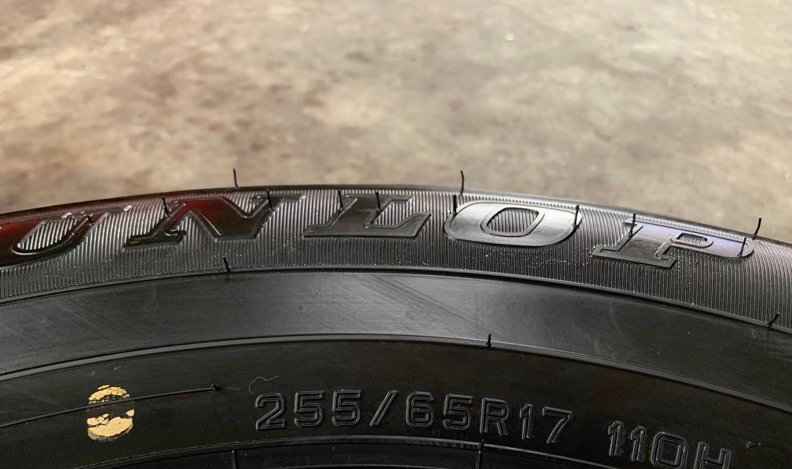 ยางใหม่ป้ายแดง 255-65-17 Dunlop ปี 22 ใหม่กริ๊บๆ เหมาะสำหรับ รถกระบะตัวสูง และ SUV ทุกรุ่น ยางใหม่ป้ายแดง 255-65-17 Dunlop ปี 22 ใหม่กริ๊บๆ เหมาะสำหรับ รถกระบะตัวสูง และ SUV ทุกรุ่น