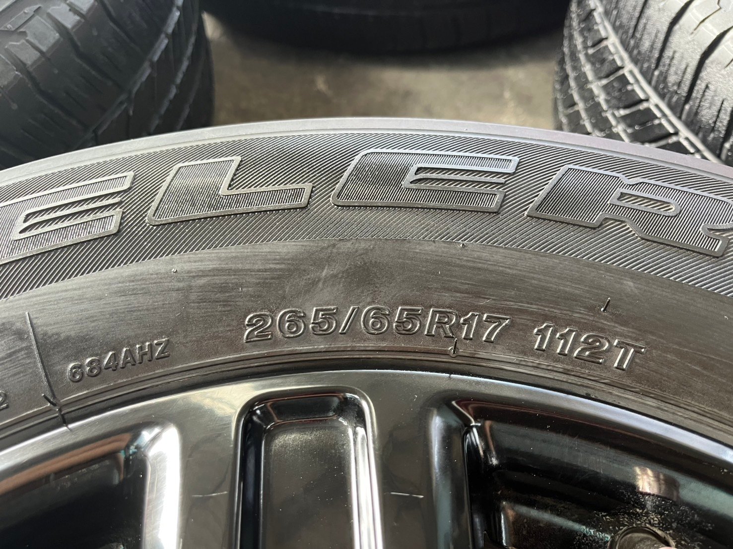 ล้อแม็ก Ford Ranger XLT ขอบ 17 สีดำ แถมยาง 255-65-17 Bridgestone ปี 21