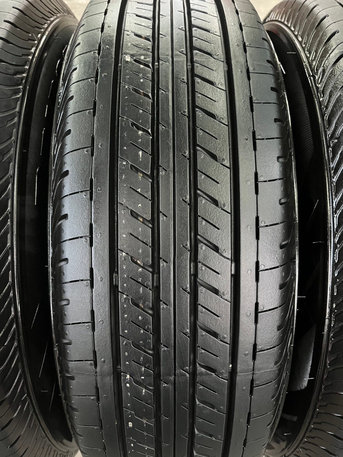 ยางป้ายแดง 215-70-15 Bridgestone ปี 25 สวยกริ๊บ ใส่กับ รถกระบะตัวเตี้ย ได้ทุกรุ่น