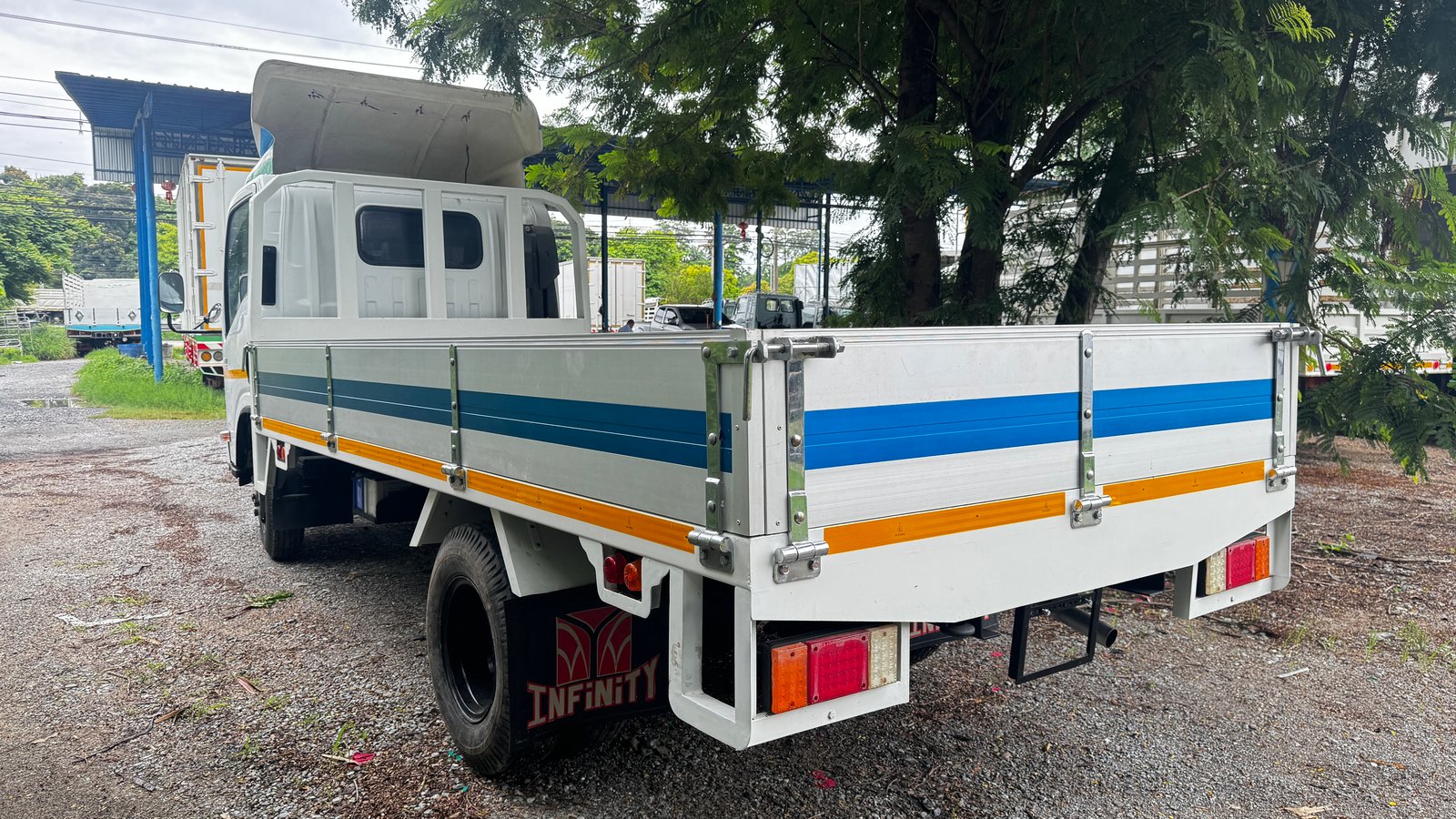 ISUZU NMR เครื่องยนต์130 แรงม้า ปี2556กระบะบรรทุกยาว 4.30ม. ISUZU NMR เครื่องยนต์130 แรงม้า ปี2556กระบะบรรทุกยาว 4.30ม.