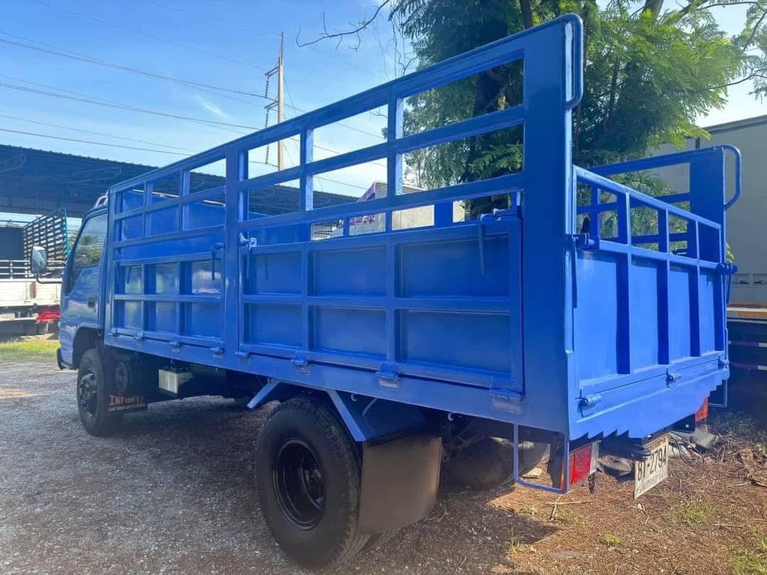 ISUZU NPR เครื่องยนต์130 แรงม้า 
      **ปี2547** รถห้างแท้