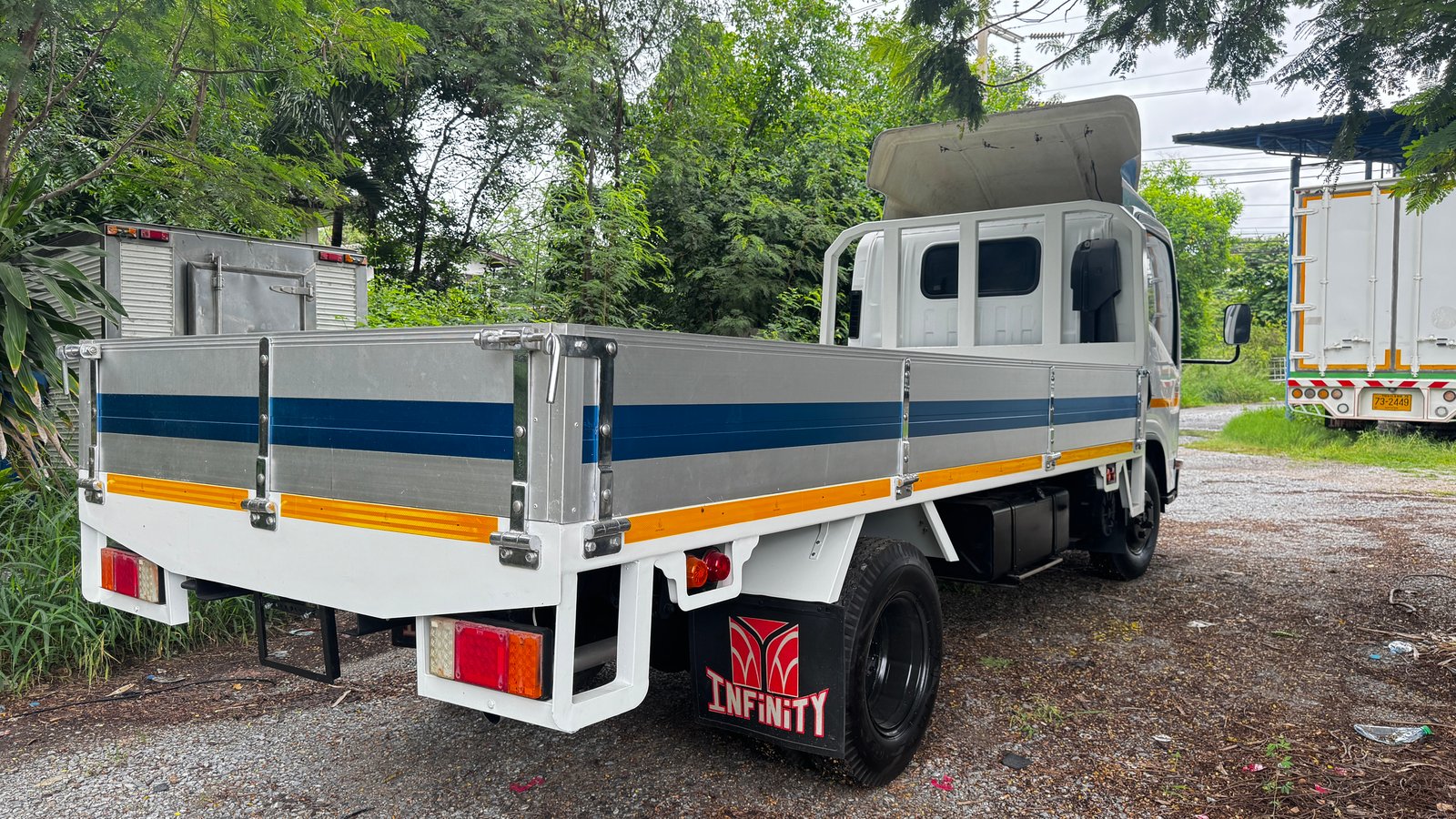 ISUZU NMR เครื่องยนต์130 แรงม้า ปี2556กระบะบรรทุกยาว 4.30ม. ISUZU NMR เครื่องยนต์130 แรงม้า ปี2556กระบะบรรทุกยาว 4.30ม.