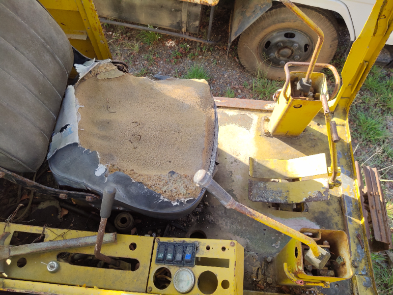 ขายด่วน Komatsu PC60-5 สภาพเดิม ใช้งานได้ดี ช่วงล่างดี ราคาจับต้องได้