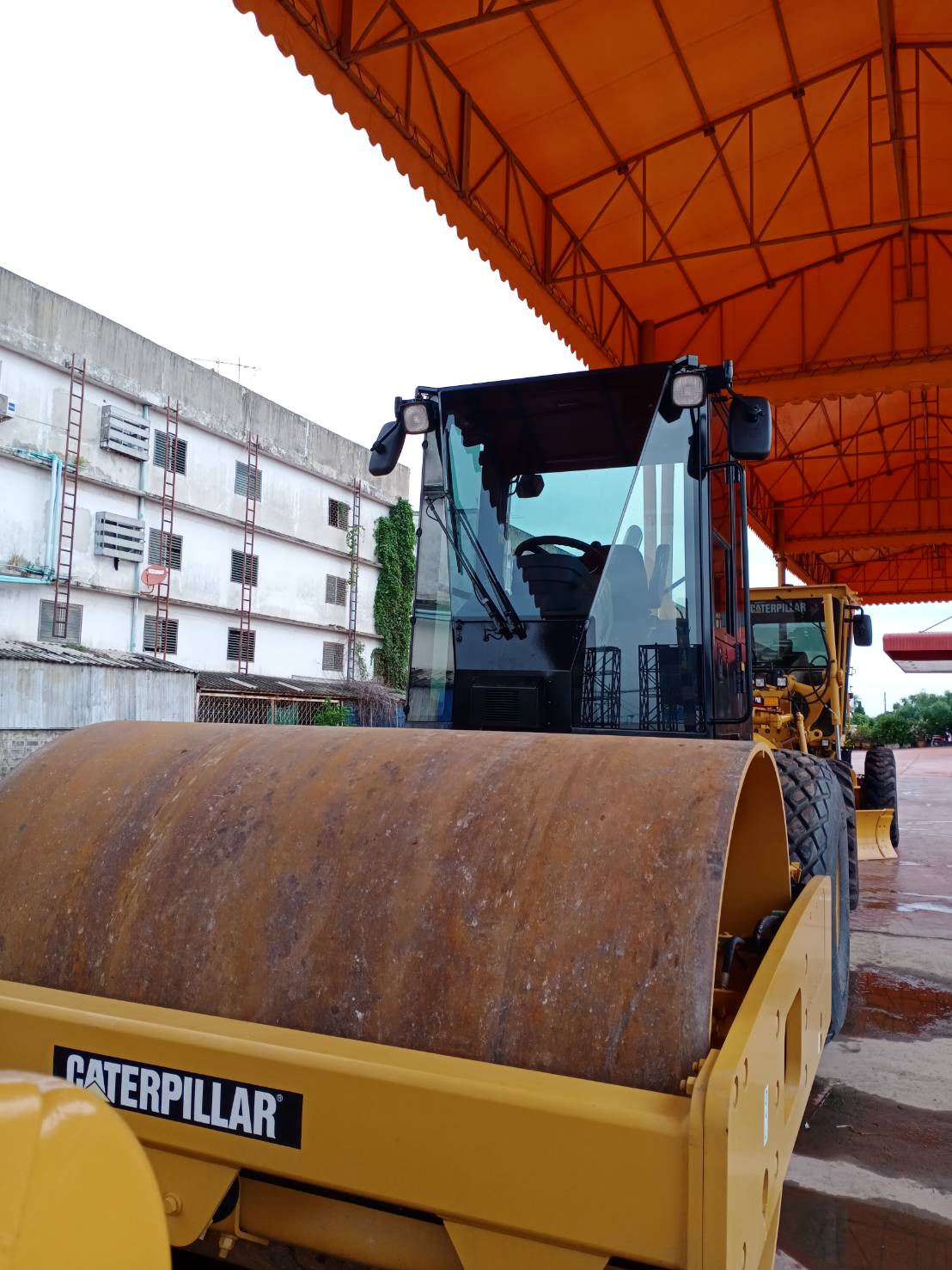 รถบดล้อเรียบ CAT รุ่น CS533E SN.TJL-05XXX สนใจติดต่อ ปิ่น ศุภสุตา 089-925-7129