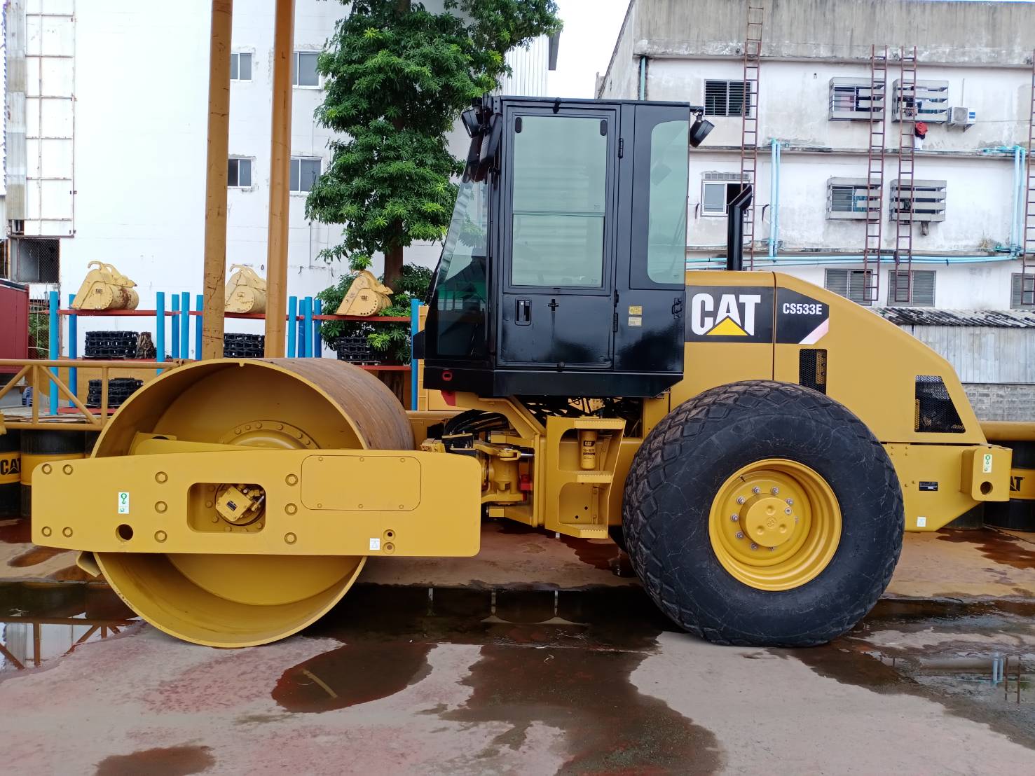 รถบดล้อเรียบ CAT รุ่น CS533E SN.TJL-05XXX สนใจติดต่อ ปิ่น ศุภสุตา 089-925-7129