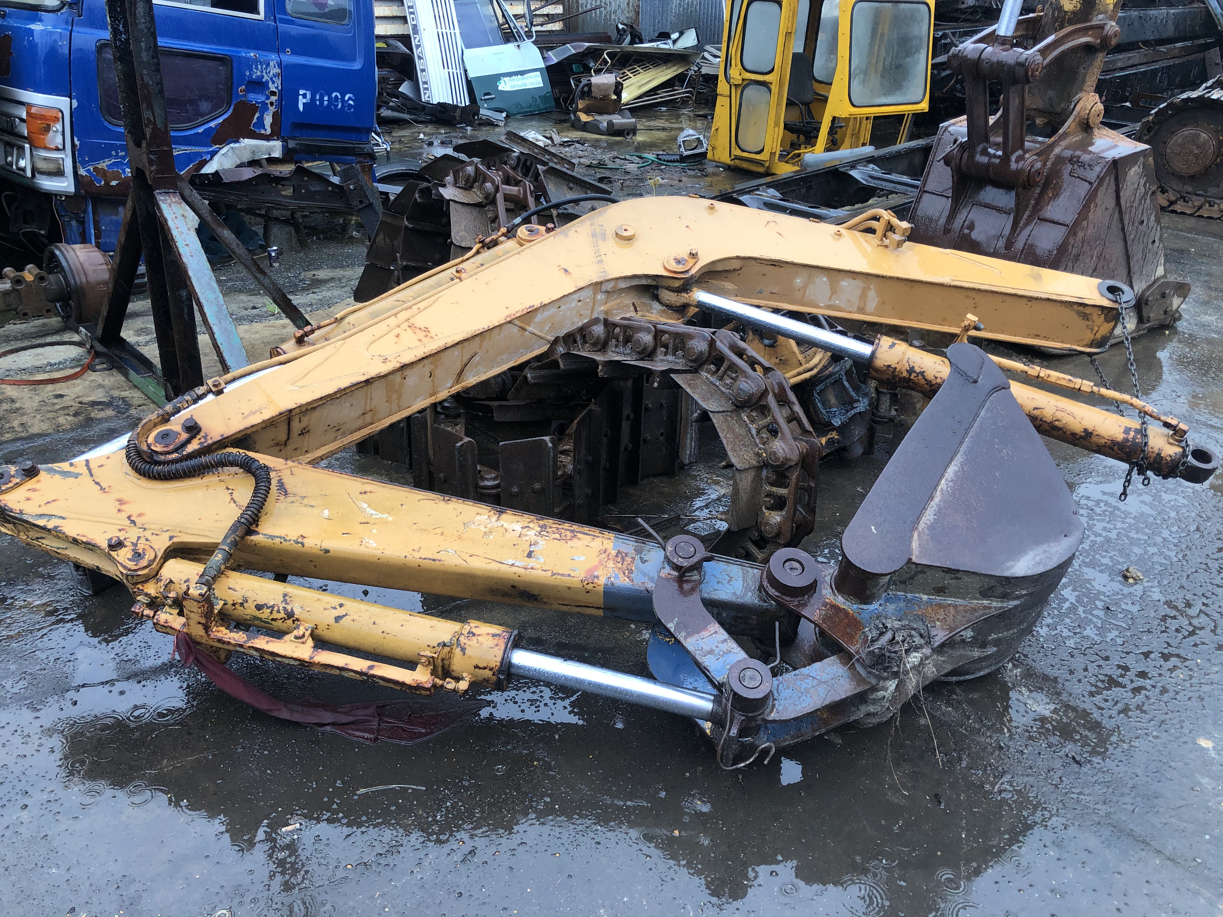 ขายคับ ยกชุด30000฿ บูมอาม กระบอก บุ้งกี๋ KOMATSU PC40-1 เก่านอก ขายคับ ยกชุด30000฿ บูมอาม กระบอก บุ้งกี๋ KOMATSU PC40-1 เก่านอก