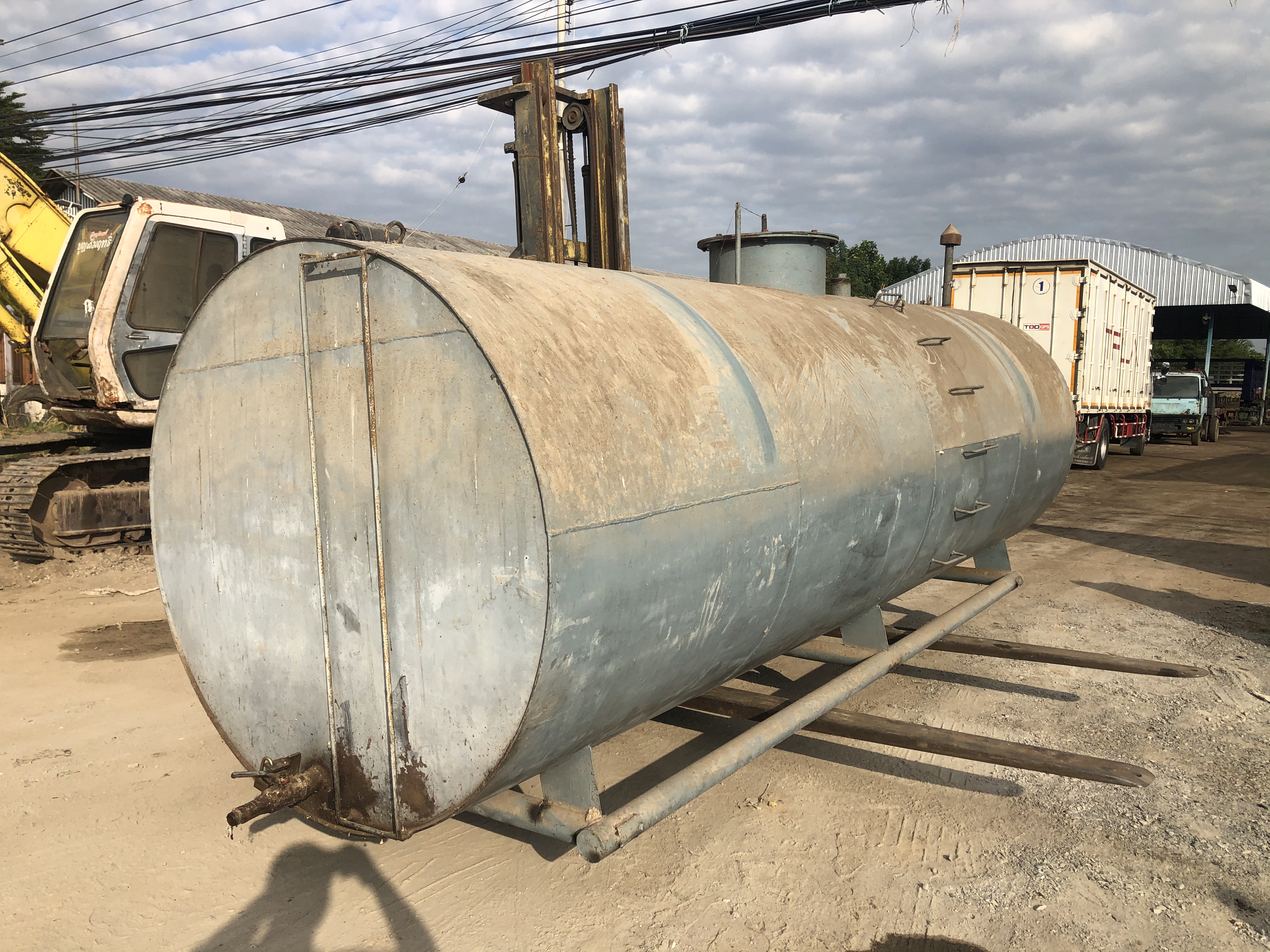 ขายแท้ง น้ำมัน ขนาด10000ลิตร (ไม่มีห้องกั้น)