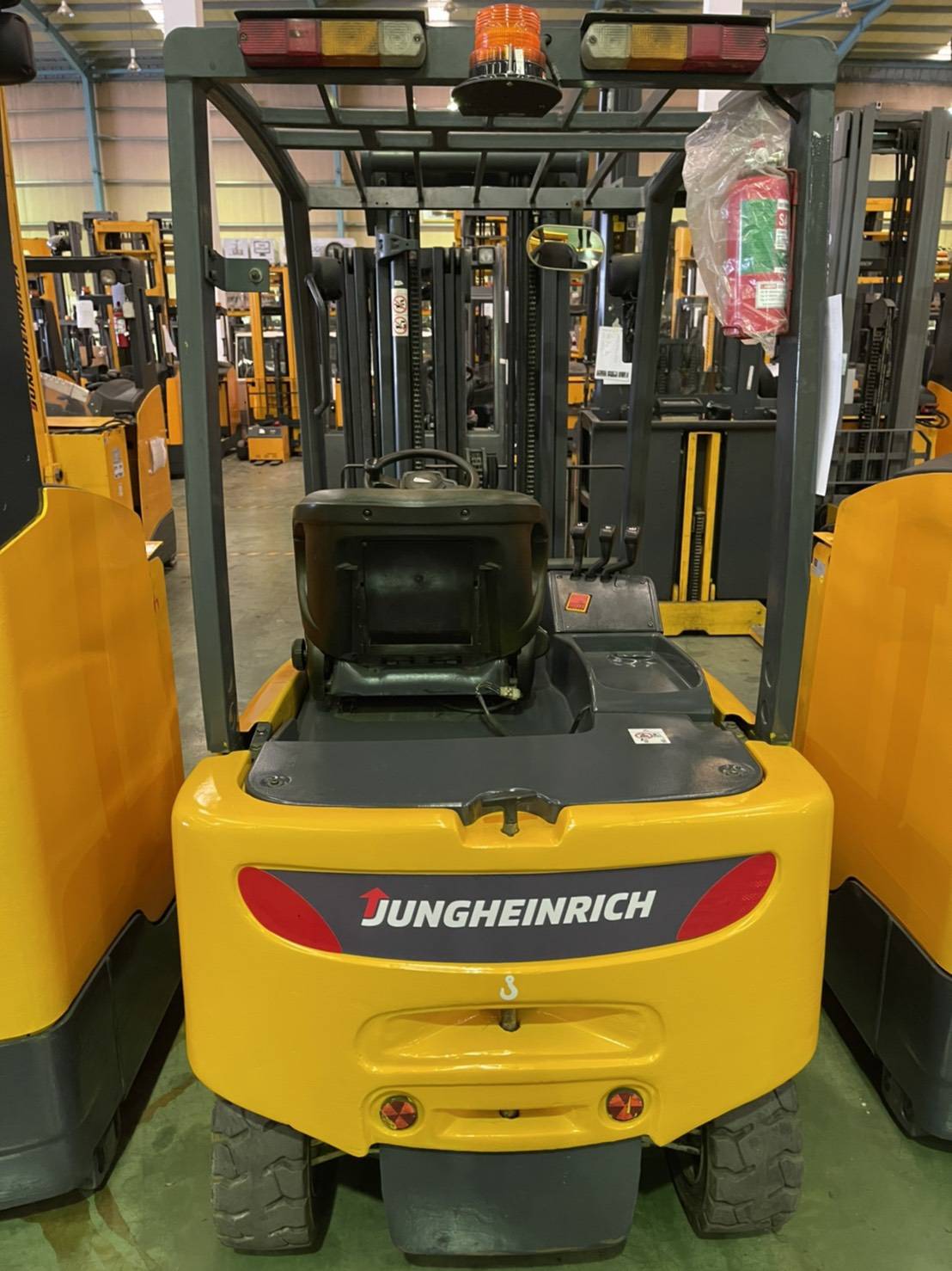 รถยกไฟฟ้านั่งขับjunghienrich น้ำหนักยก 2.0 ตันเสาสูง 4.75 เมตรเข้าตู้ แผงงาสไลด์ รถยกไฟฟ้านั่งขับjunghienrich น้ำหนักยก 2.0 ตันเสาสูง 4.75 เมตรเข้าตู้ แผงงาสไลด์