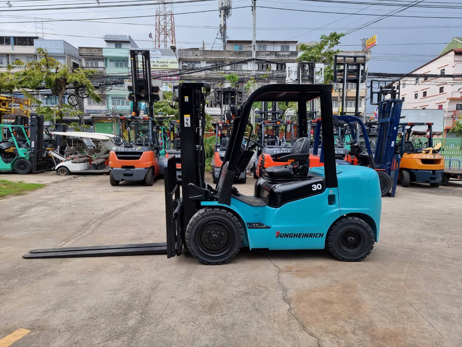 รถยกฟ​อร์ค​ลิฟท์​ น้ำหนัก​ยก​3​ตัน​ เสา​สูง​4.75​เมตร​เข้าตู้​แผง​งา​สไลด์​ เครื่อง​ดีเซล​ เกียร์​ออ