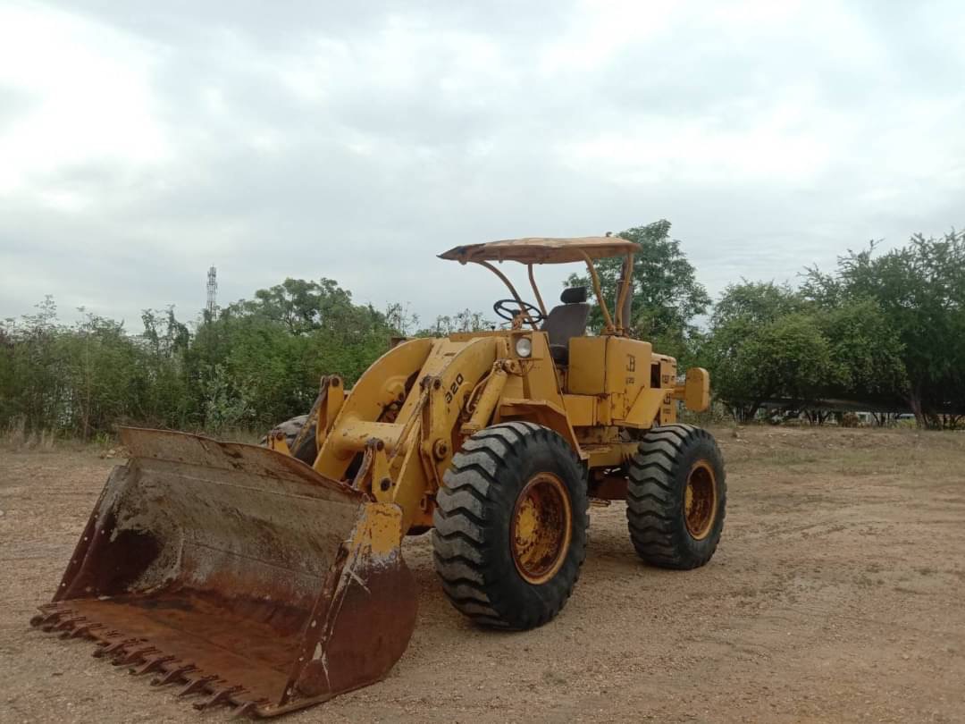 รถตัก  พร้อมใช้งาน ราคาเบาๆ