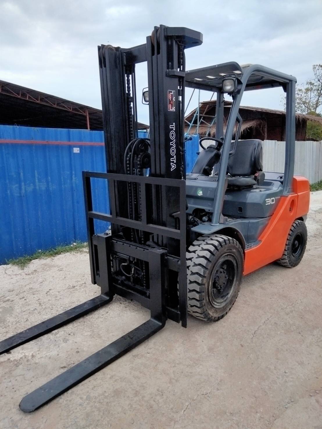 ขายรถยกโฟร์คลิฟท์ TOYOTA รุ่น8